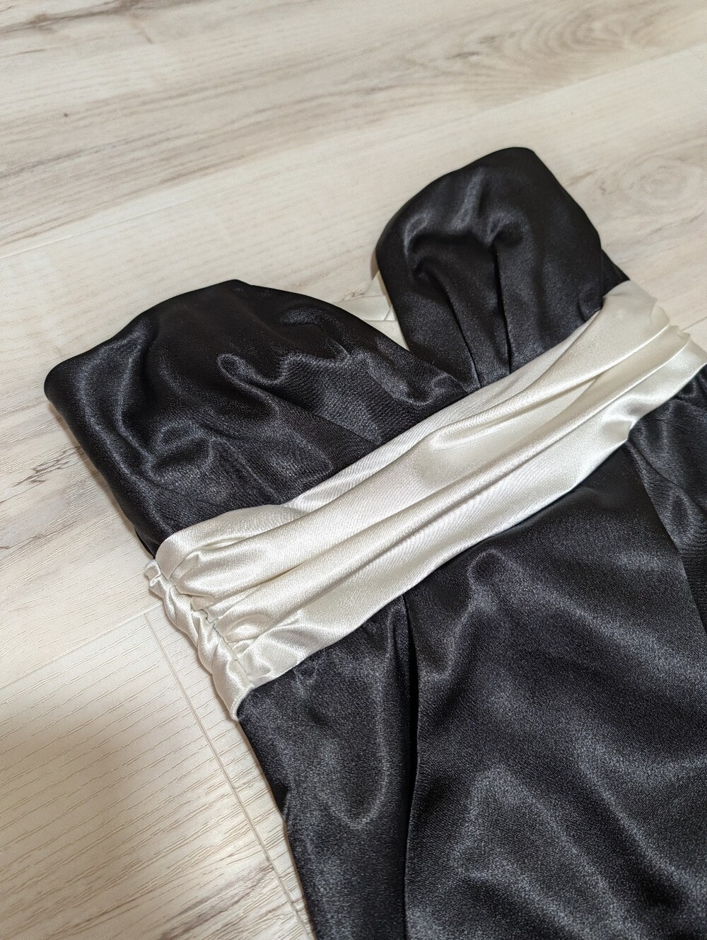 Stunning Y2K Chic: Strapless Black & Cream Satin Cocktail Dress Size 3